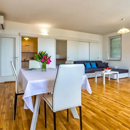 Karlo Apartment *